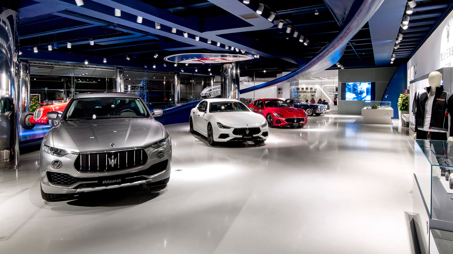 Aperture straordinarie showroom Maserati
