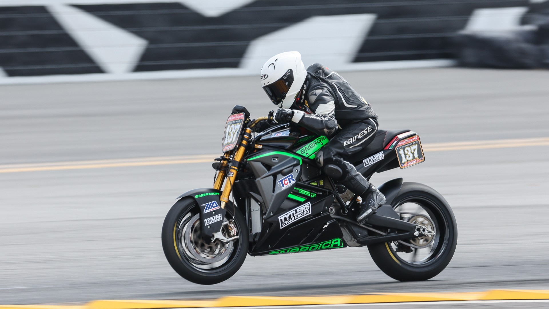 Exciting debut for Mesa and Tytlers Cycle Racing with the Eva Ribelle RS at Daytona
