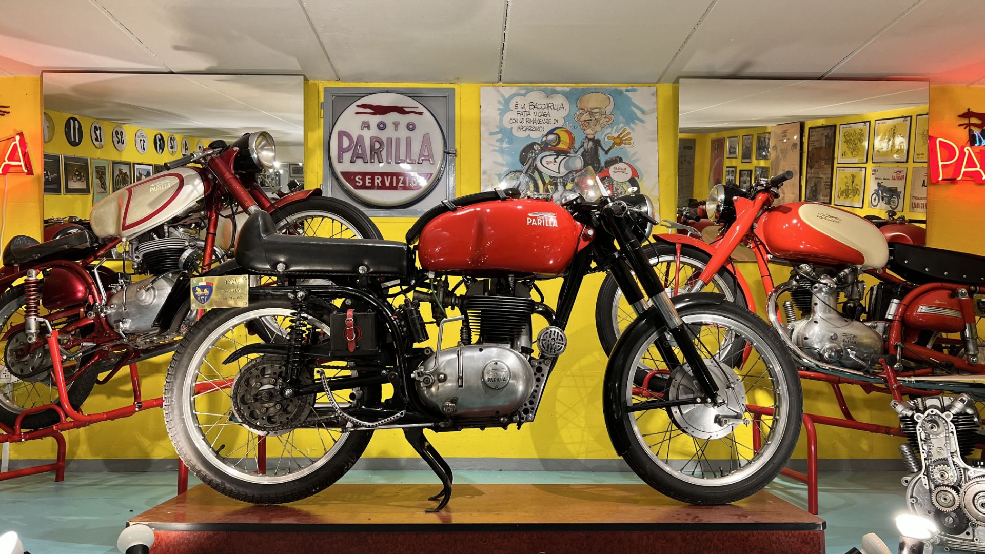 Motociclette esposte all'interno della Collezione Baccari.