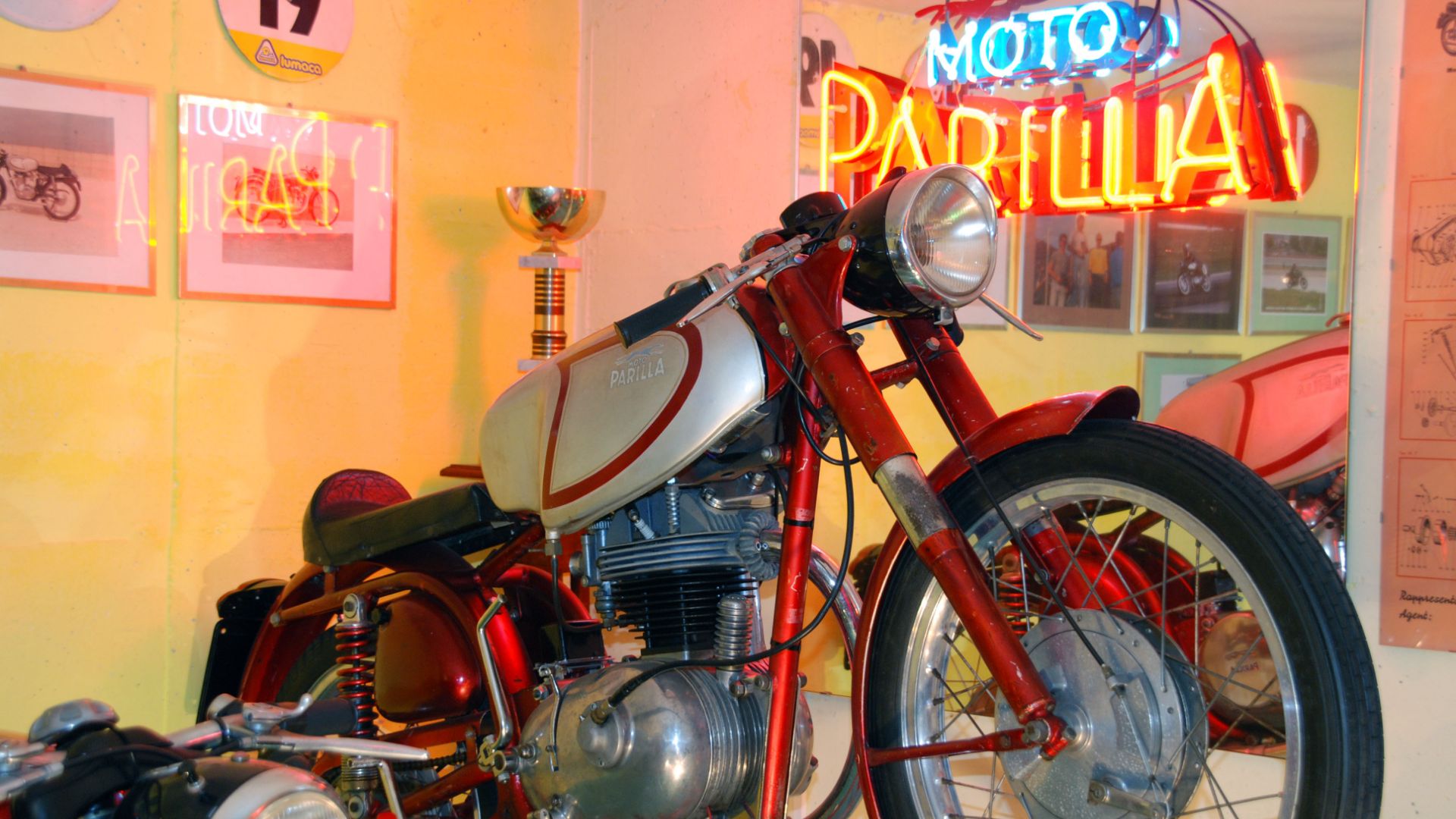 Motociclette esposte all'interno della Collezione Baccari.