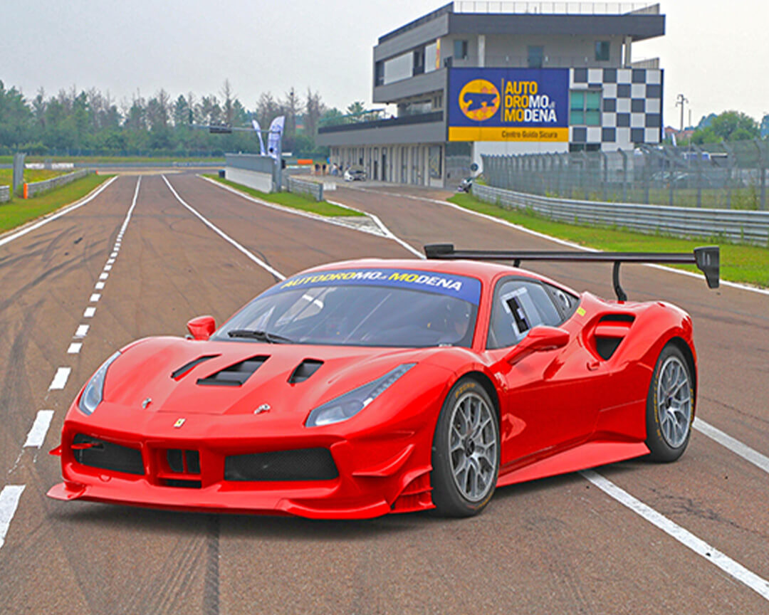 Ferrari 488 challenge rossa fotografata sul circuito dell'autodromo di modena, appena pirma della pitlane