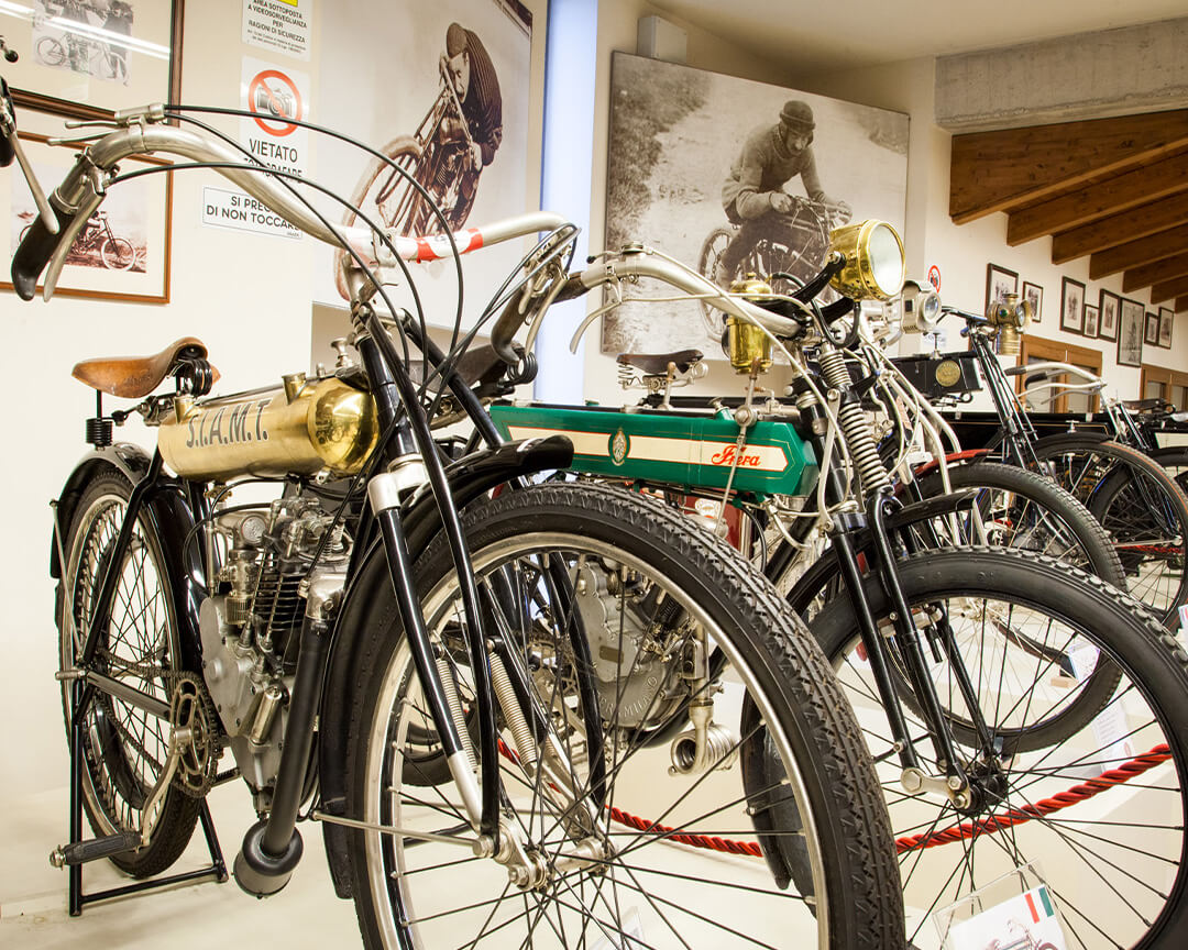 detail collection with motorized bike siamt