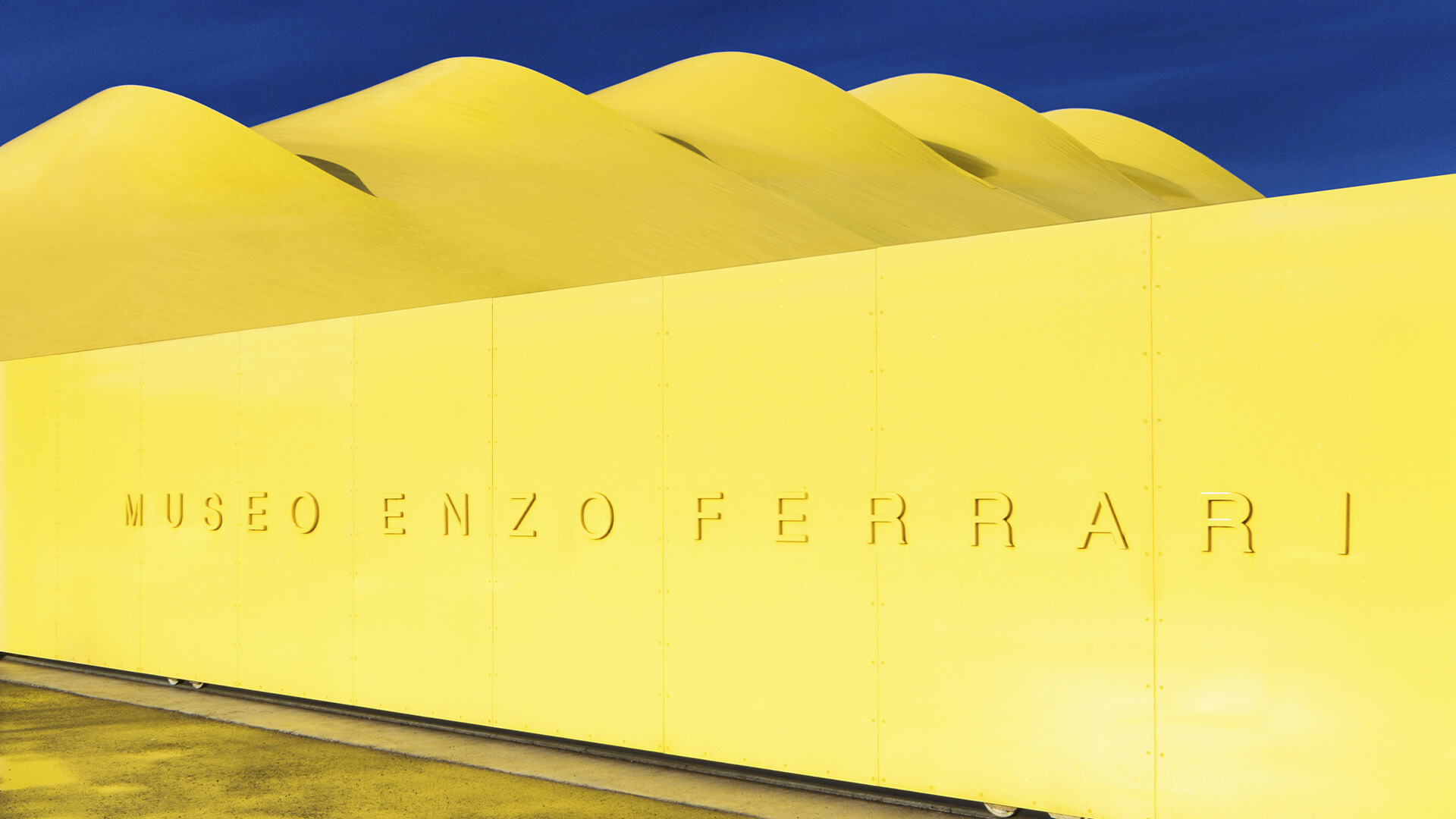 Ingresso del museo Enzo Ferrari di Modena
