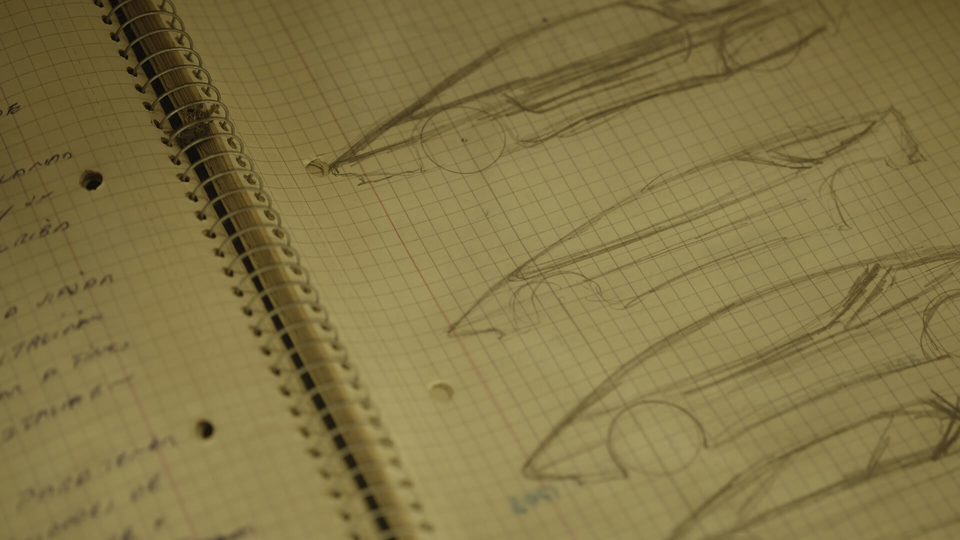 sketche e bozzetti a matita di supercar Pagani su quaderno a quadretti
