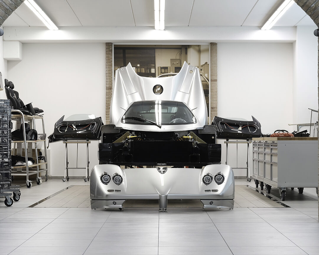 Pagani in costruzione presso l'omonimo Atelier.
