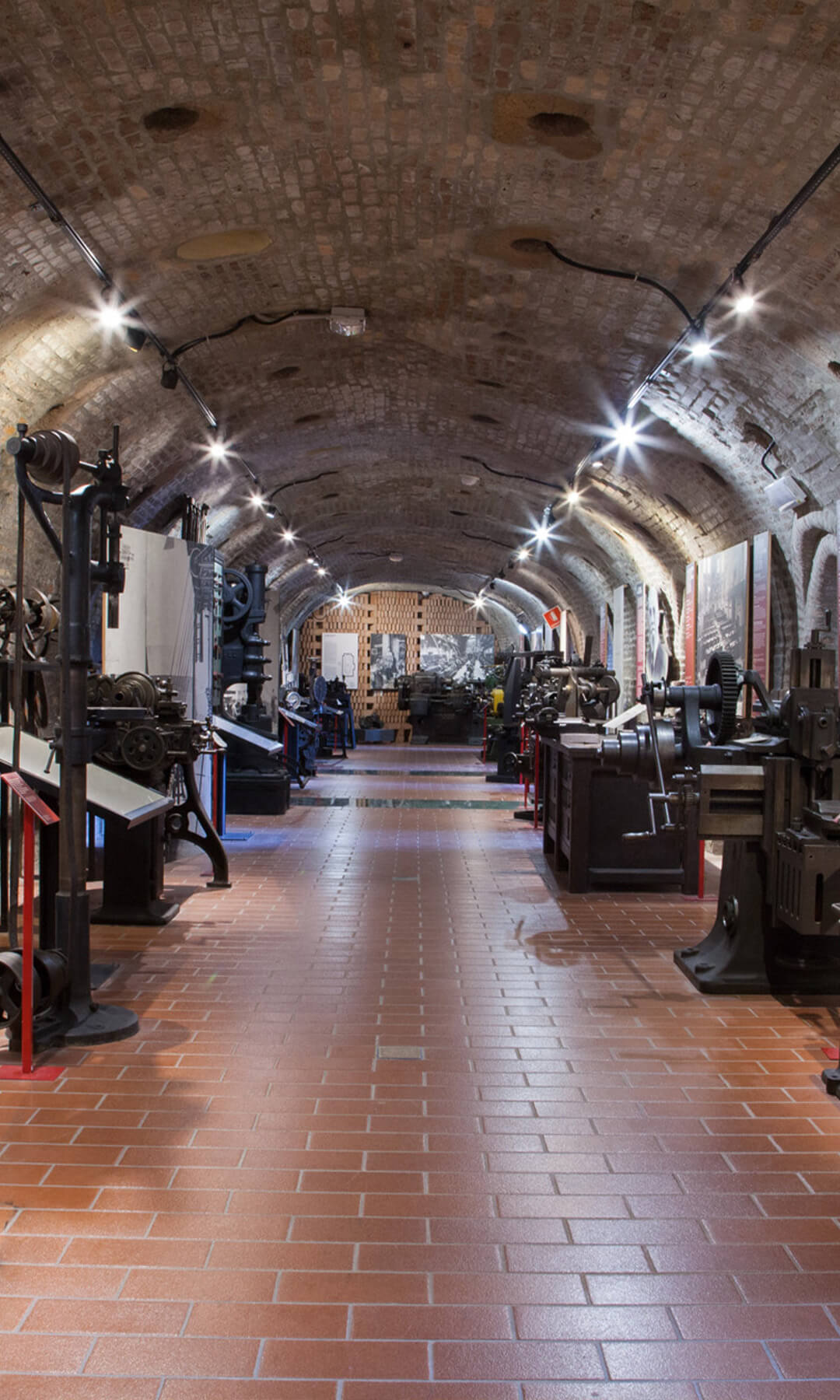 museum interior with objects such as machines and production equipment, laboratory instrumentation