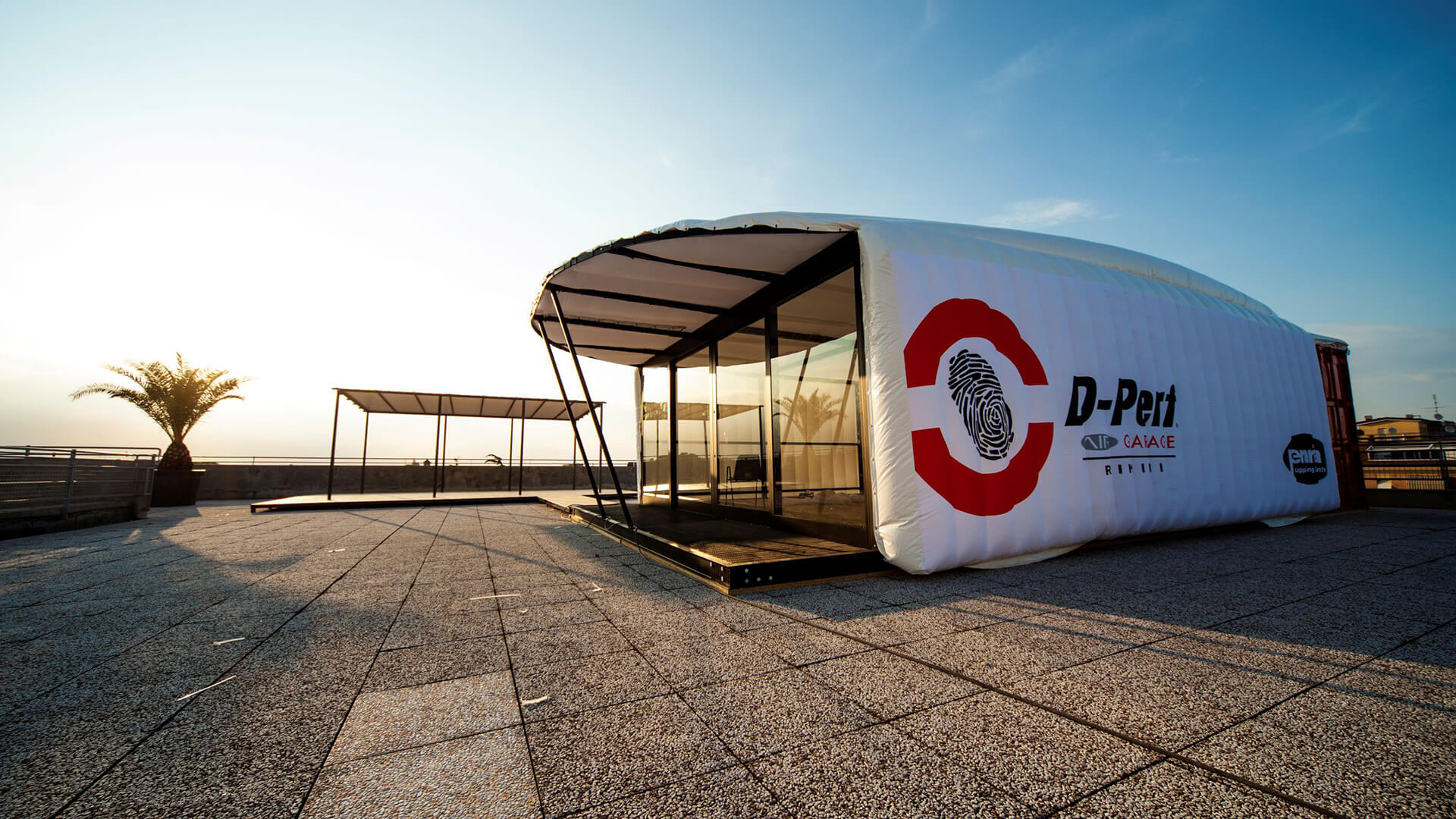 stand D-Pert garage con impronta e cerchio rosso