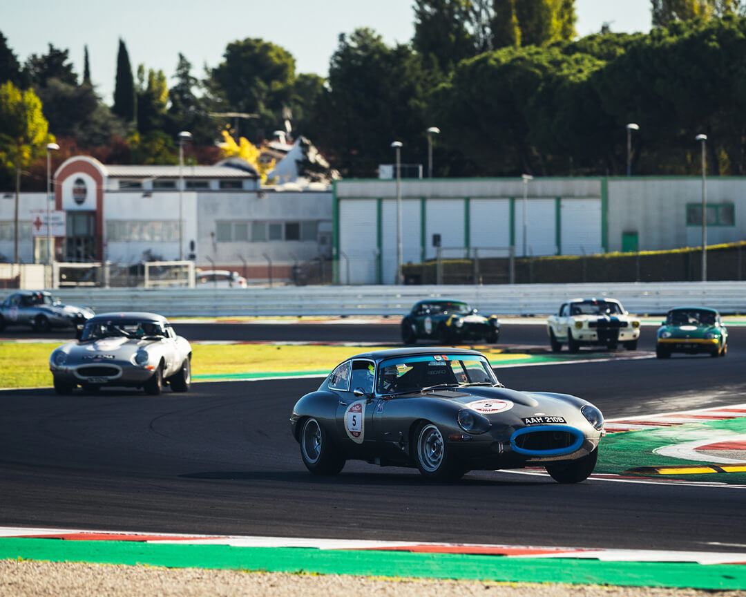 auto d'epoca su circuito