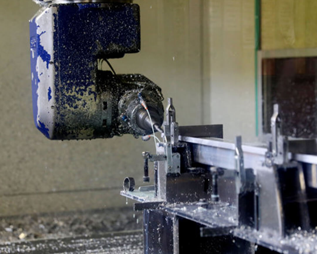Inside the vaccari e bosi, a hydraulic cutter works on a metal rod
