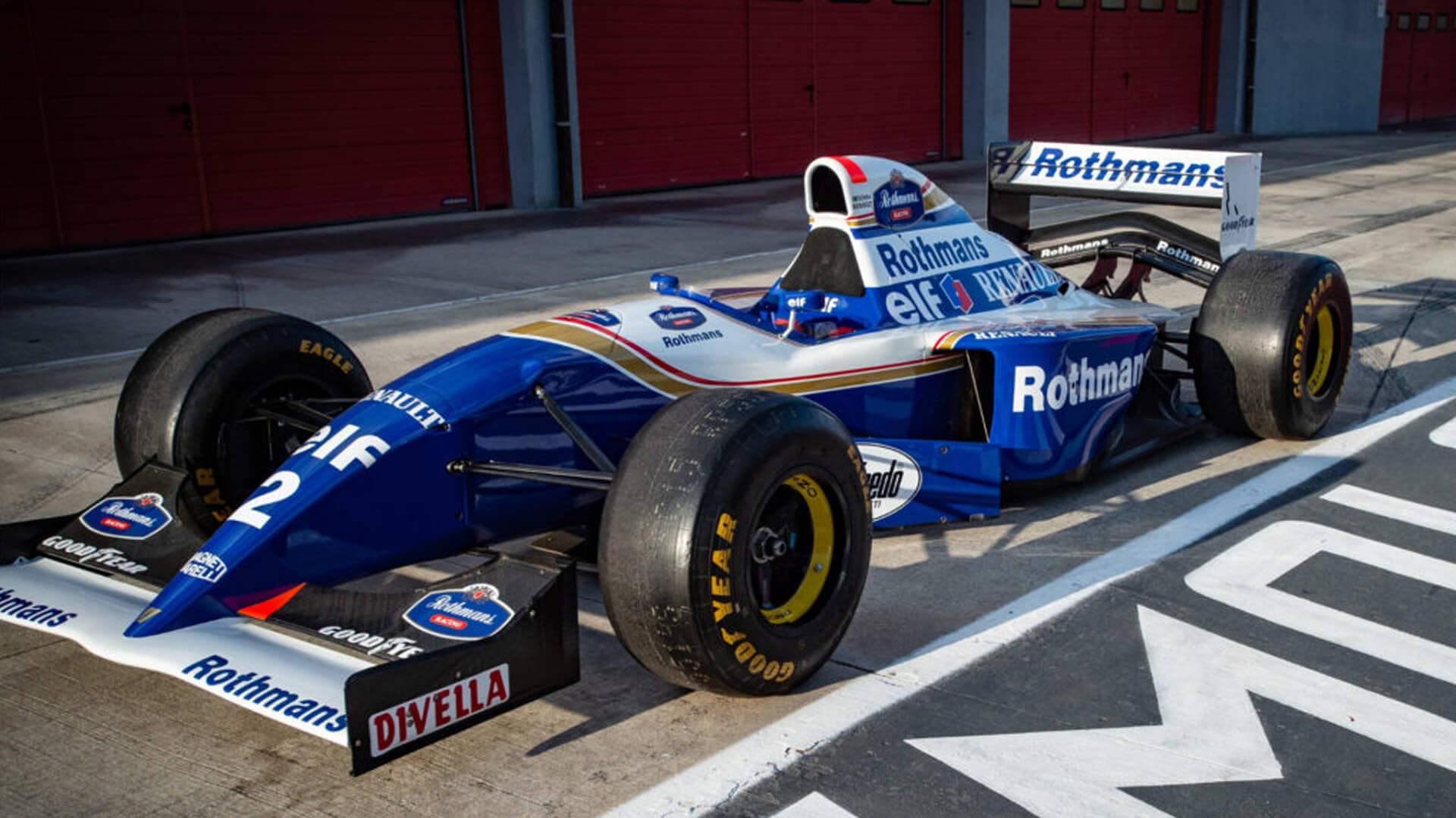 Formula 1 car of the williams piloted by ayrton senna parked in pitlane