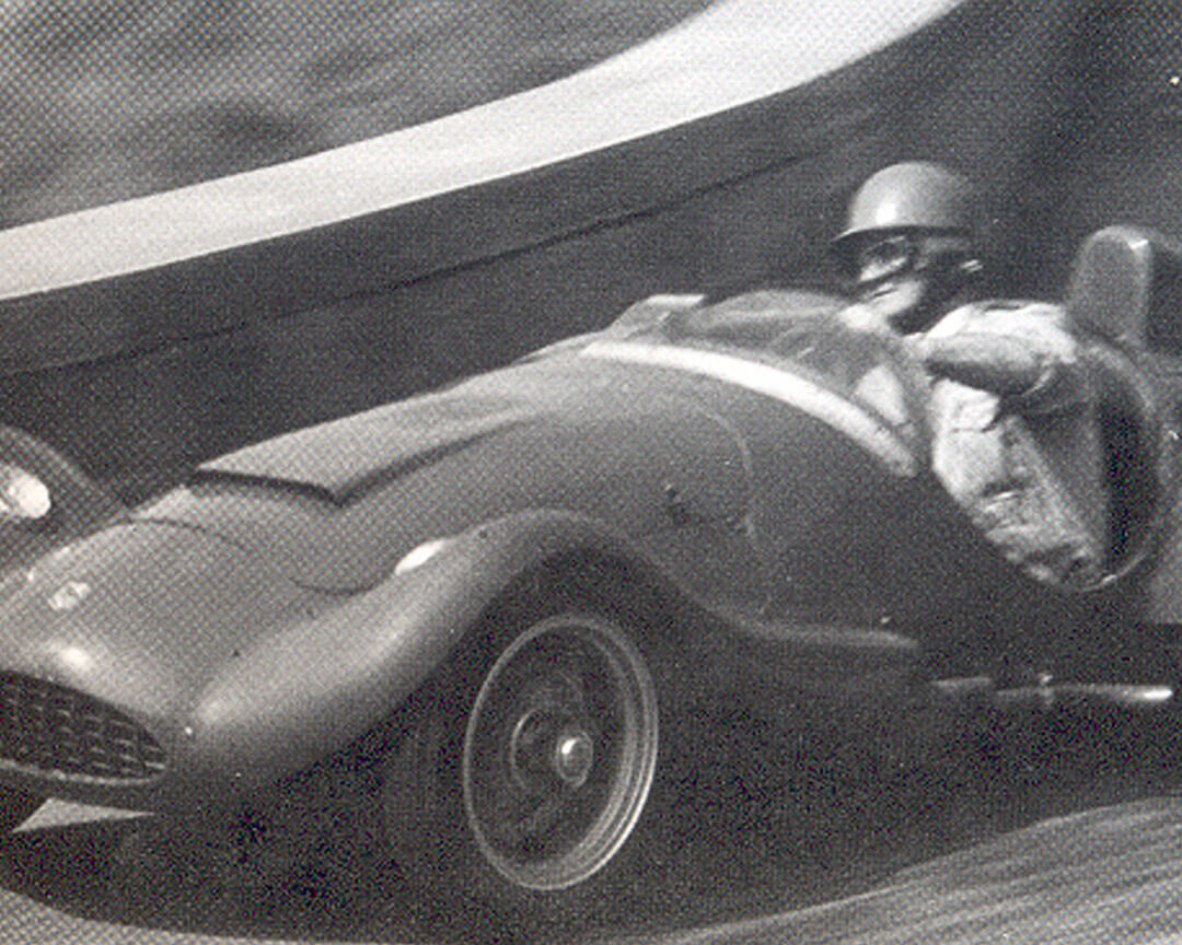 foto dinamica in bianco nero di Ilario Bandini sulla sua 750 Sport Siluro in pista
