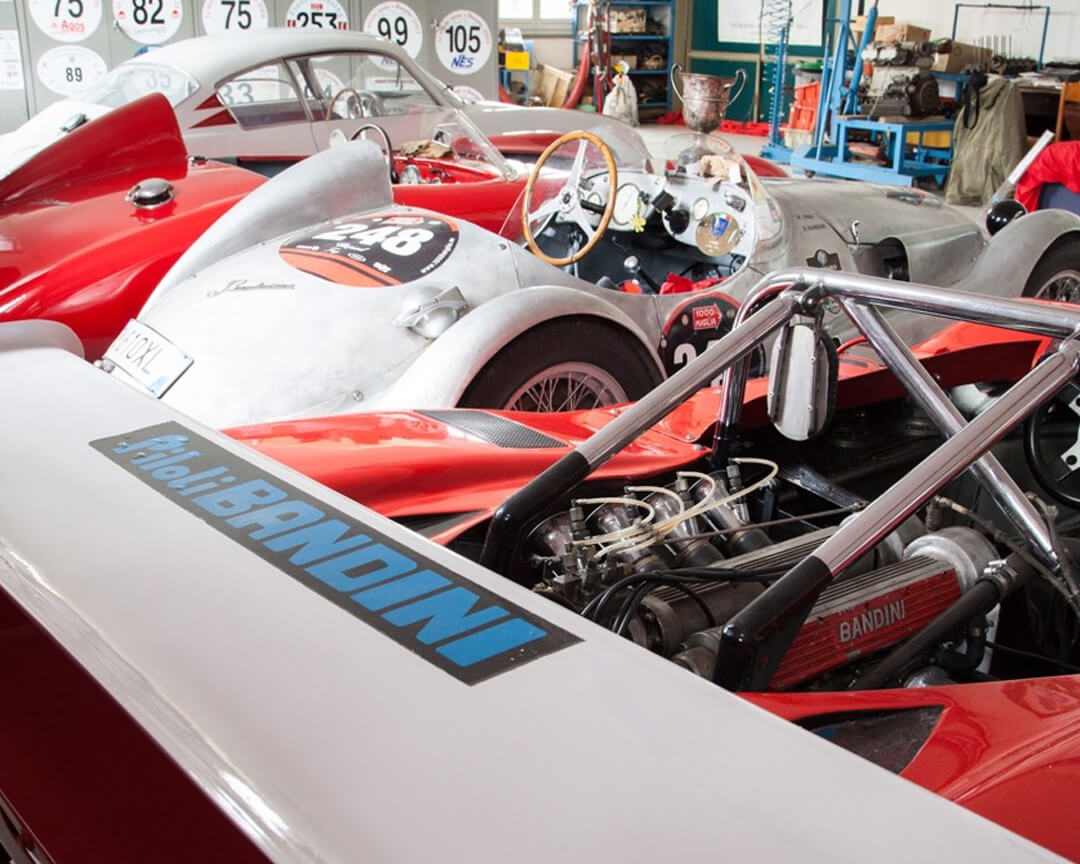 dettaglio sul roll bar di una automobile da racing Bandini dell'epoca più recente