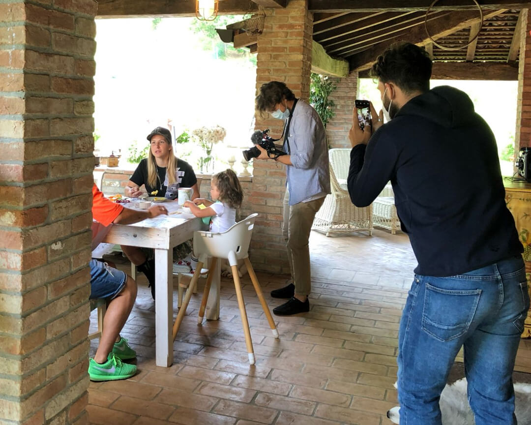 Kiara fontanesi who is photographed sitting at the table with her family