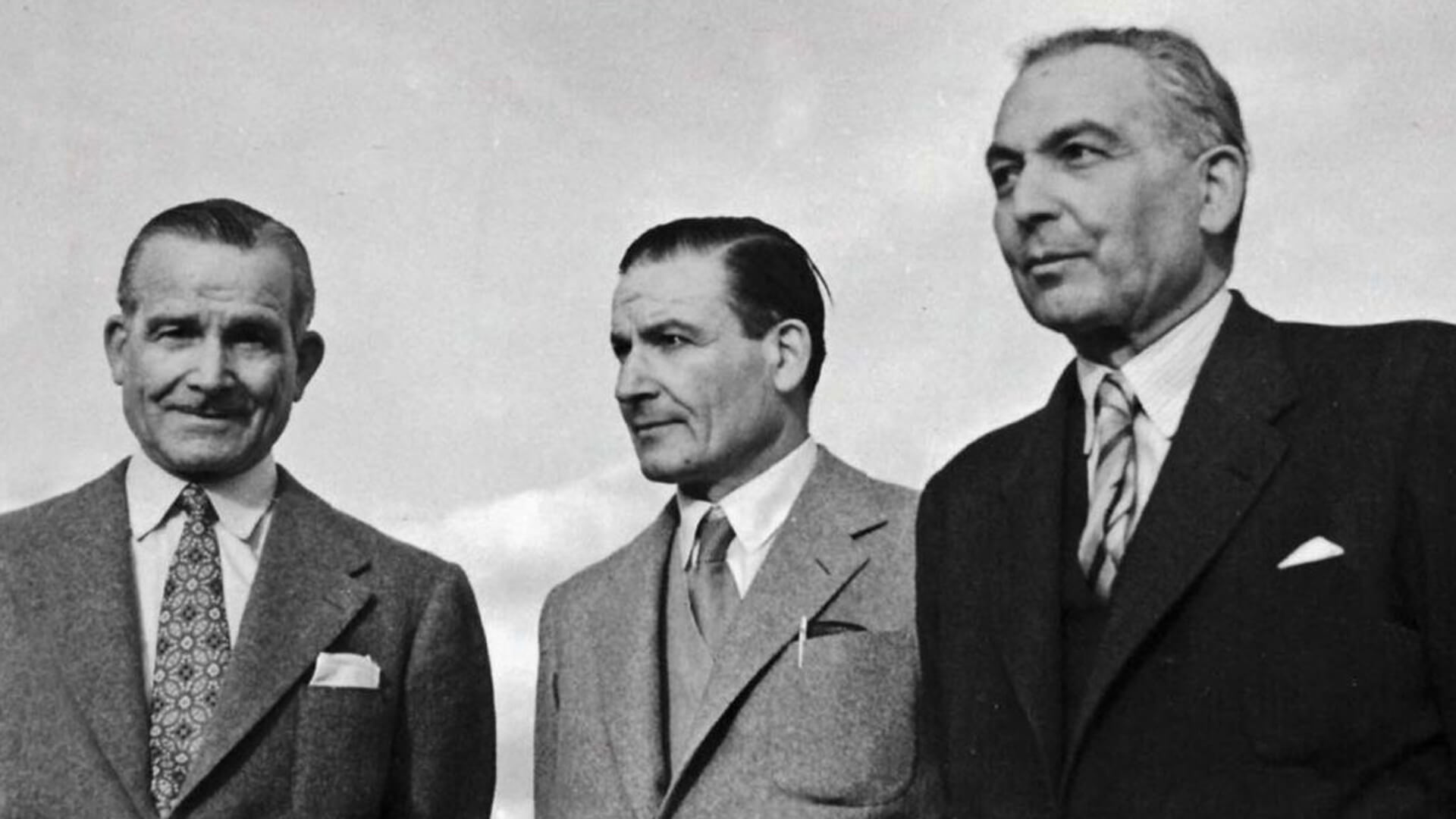 foto in bianco e nero dei tre fratelli maserati