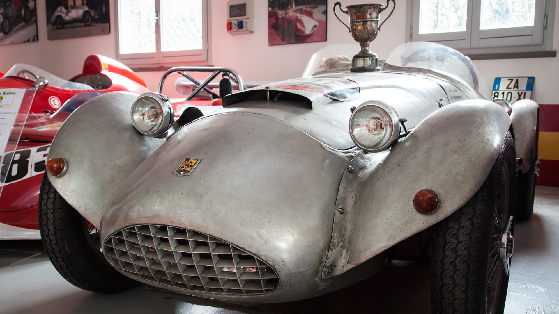 Bandini 750 Sport Siluro del 1953 con coppa adagiata sopra la carrozzeria