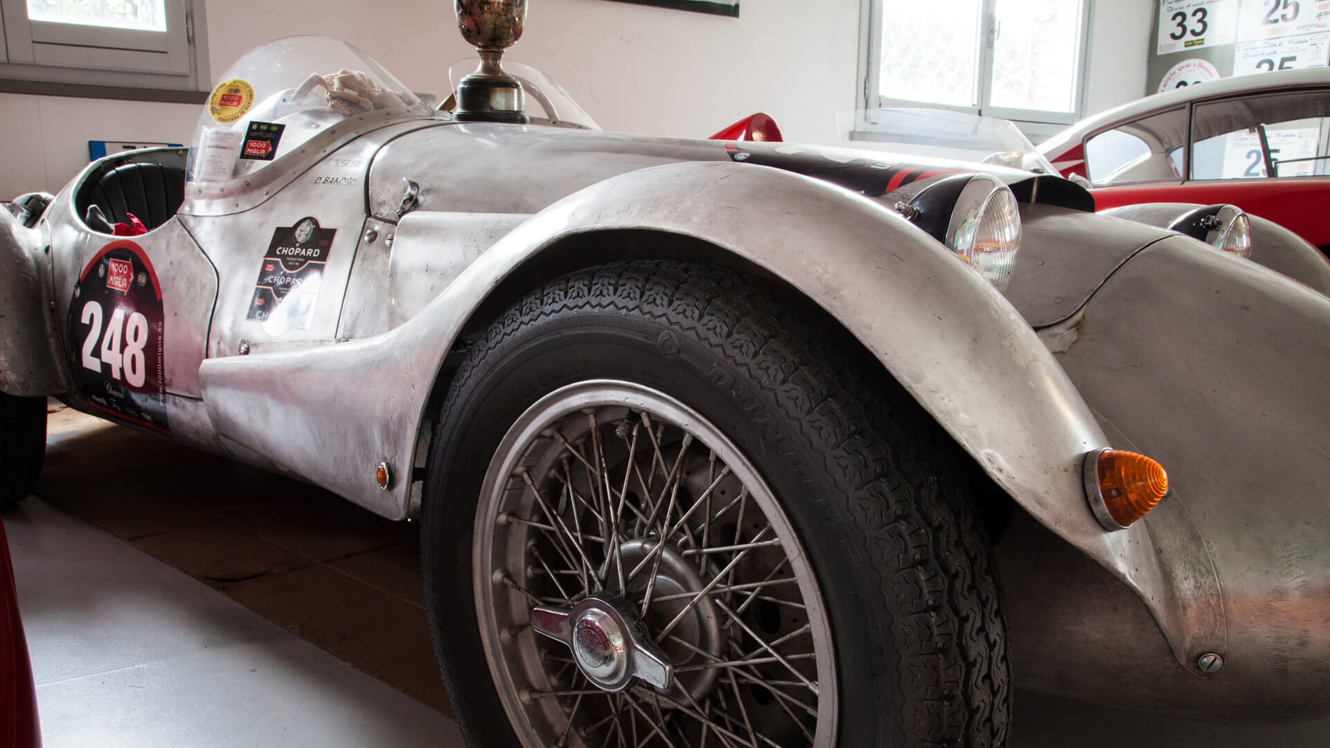 Bandini GT 750 Zagato con coppa in metallo adagiata sopra la carrozzeria