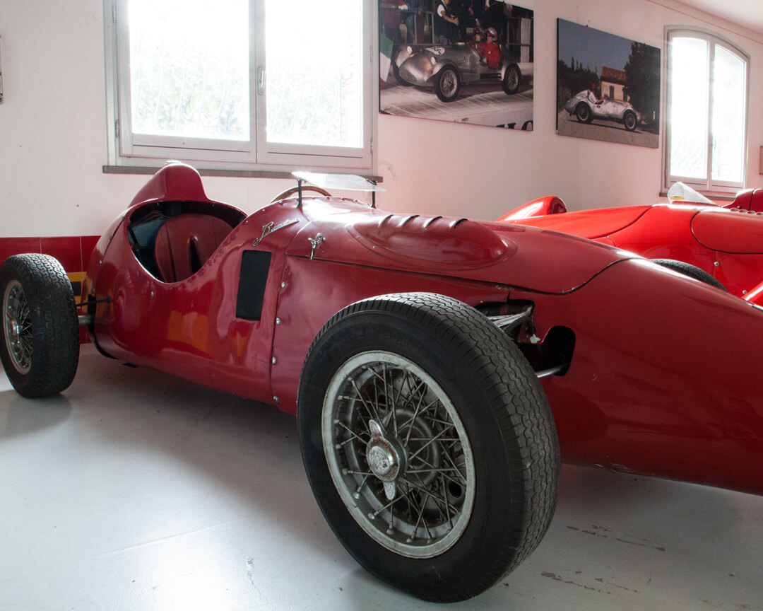 Auto d'epoca monoposto Bandini rossa