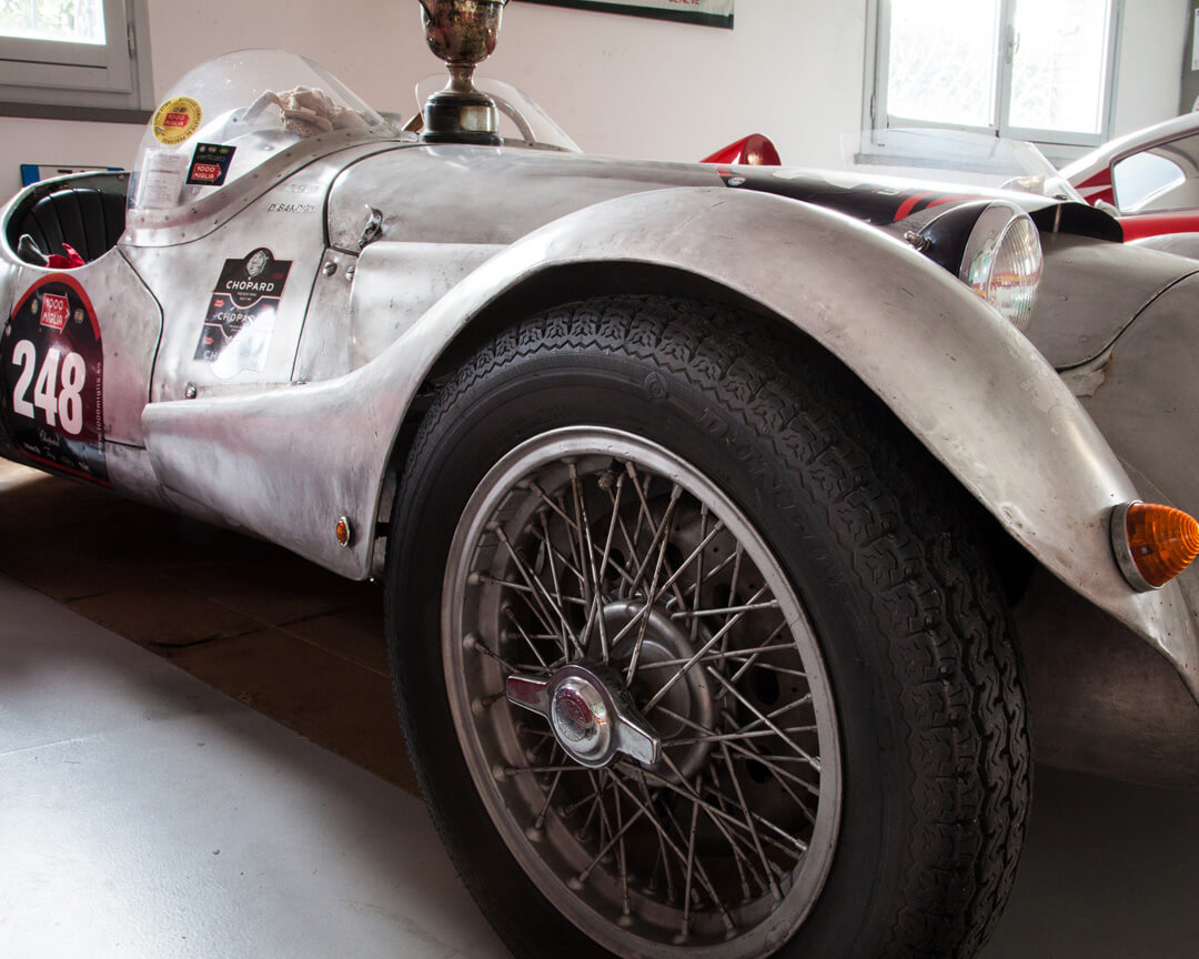 Bandini GT 750 Zagato con coppa in metallo adagiata sopra la carrozzeria