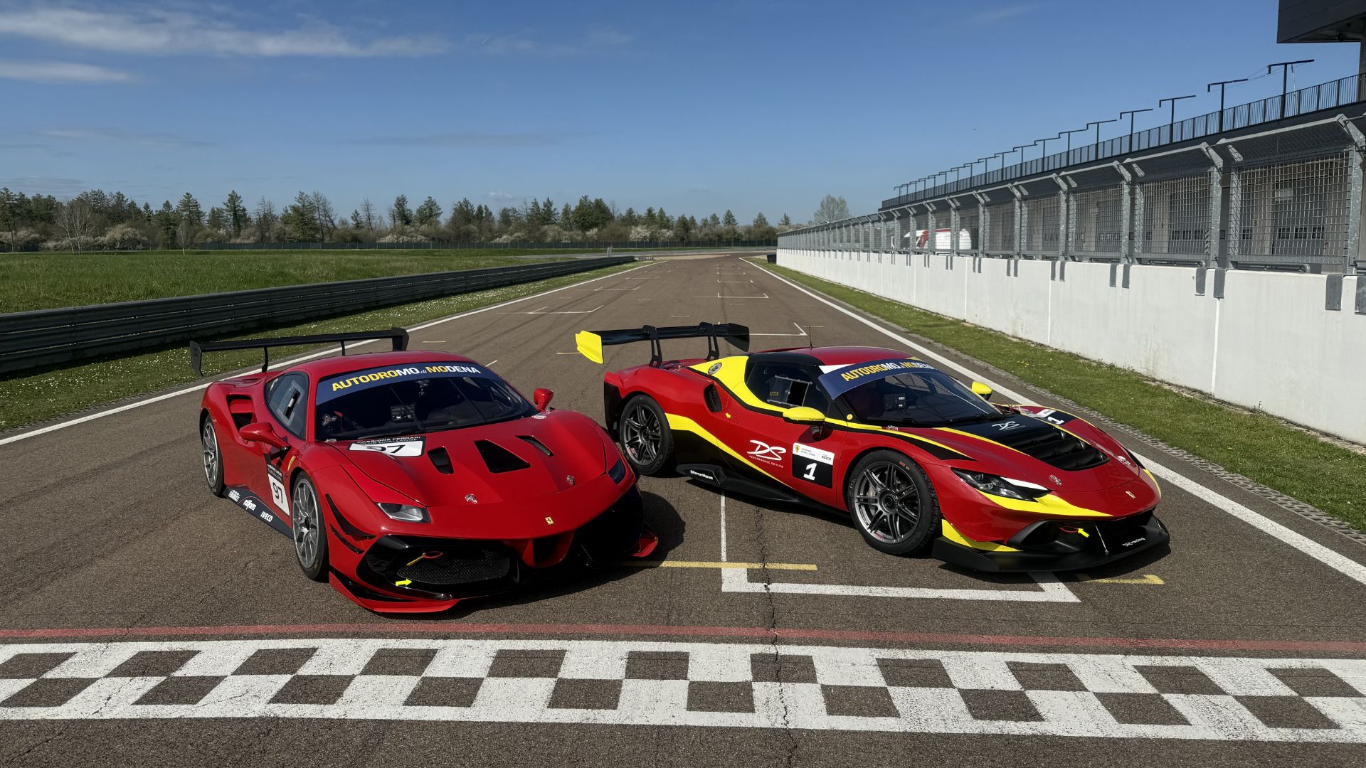 Le Ferrari messe a disposizione dall'Autodromo di Modena.