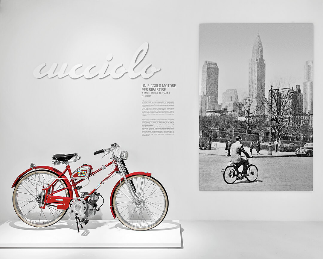 il cucciolo, un motore montato su bicicletta del 46 conservato in una saletta dedicata del museo Ducati