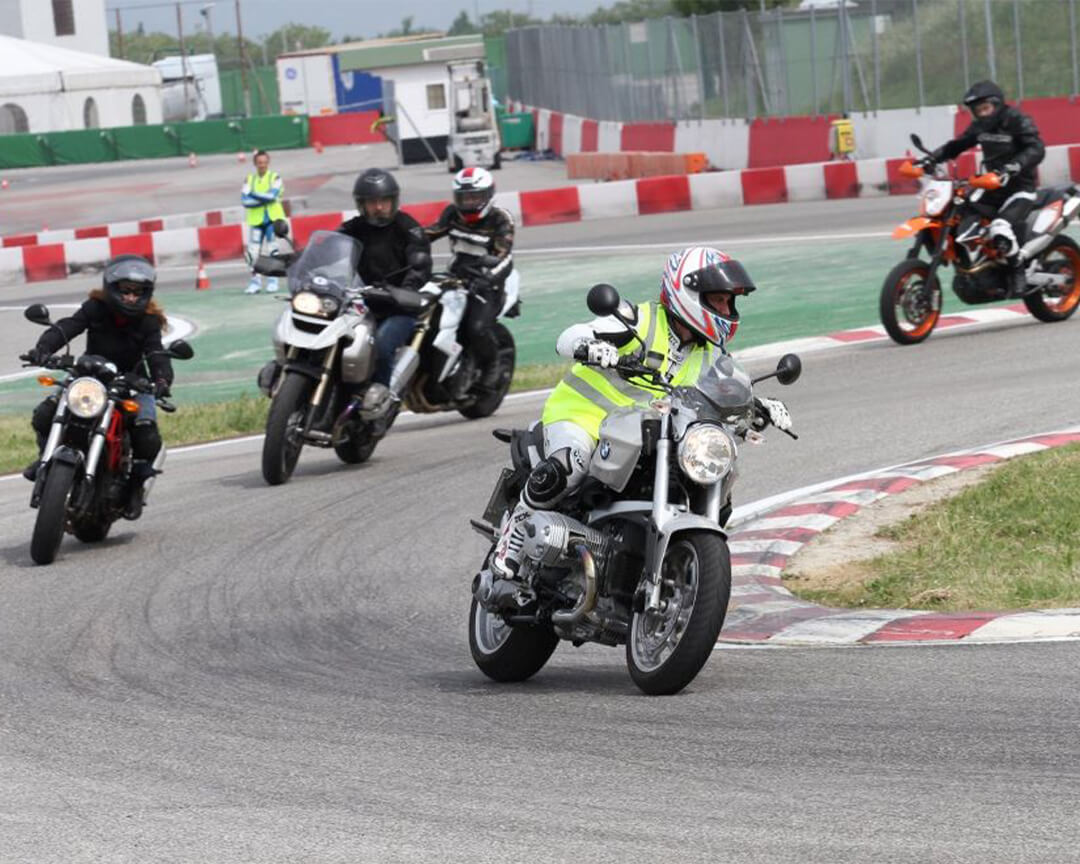 Esperienza di guida BMW al Misano World Circuit Marco Simoncelli
