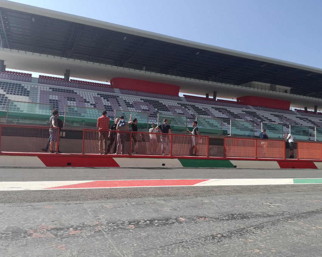 Master’s students at the box wall of a circuit