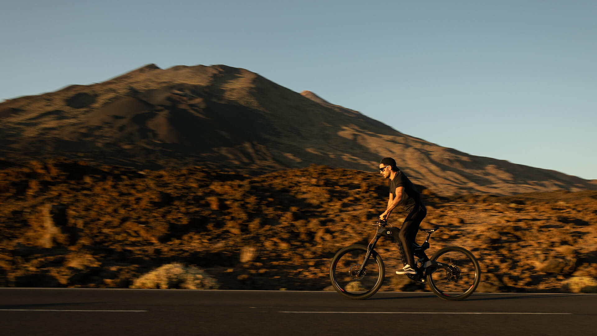 athlete running on a beltrami e-bike in the middle of a natural landscape