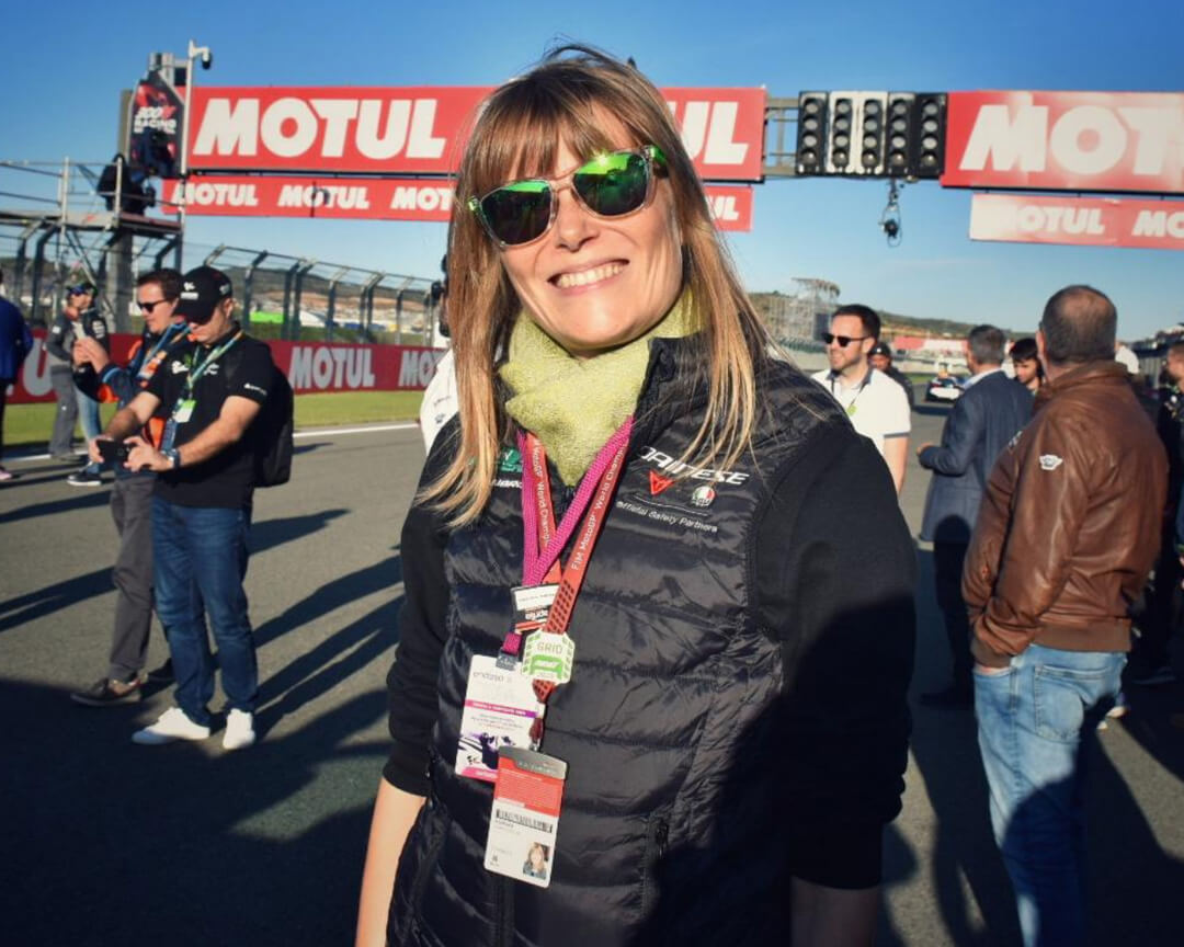 Livia Cevolini posing for a photo on the starting line of a race