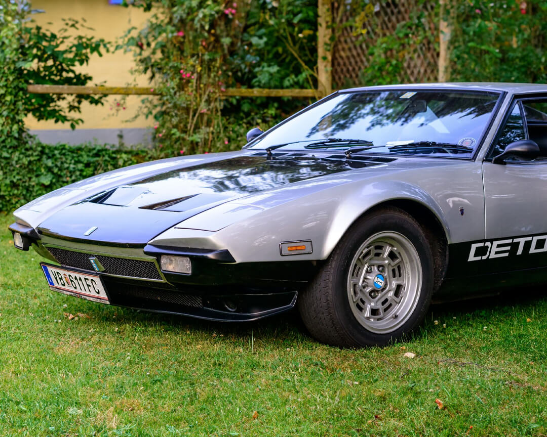 De tomaso pantera con cofano nero e verniciatura grigia e targa austriaca