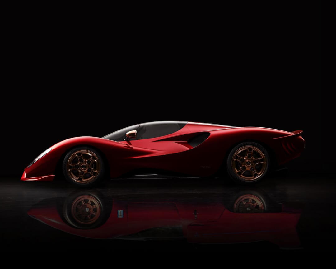 Vista laterale sinistra della nuova de tomaso p72 rossa
