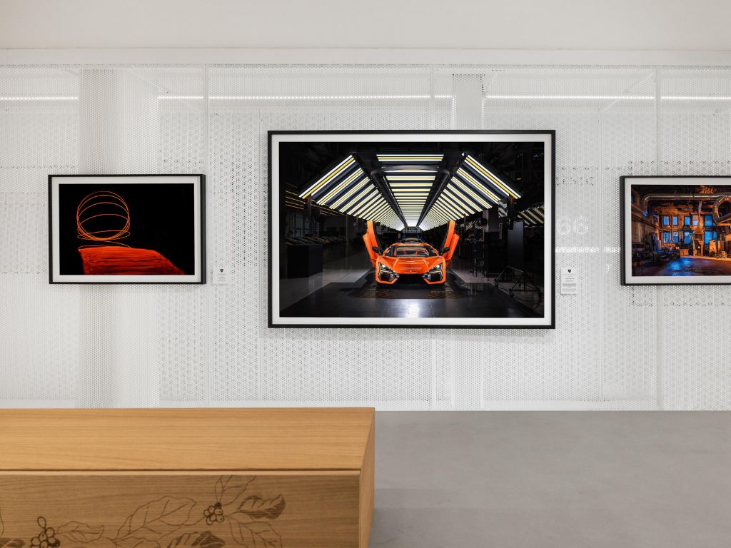 Fotografie esposte al Museo Automobili Lamborghini.