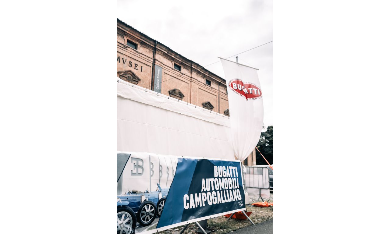 Cartellone della Bugatti Automobili Campogalliano.