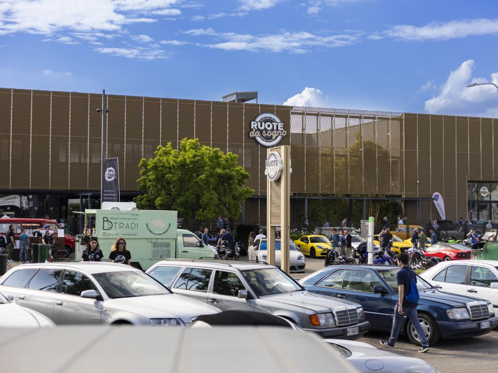 Esterno dello showroom Ruote da Sogno.