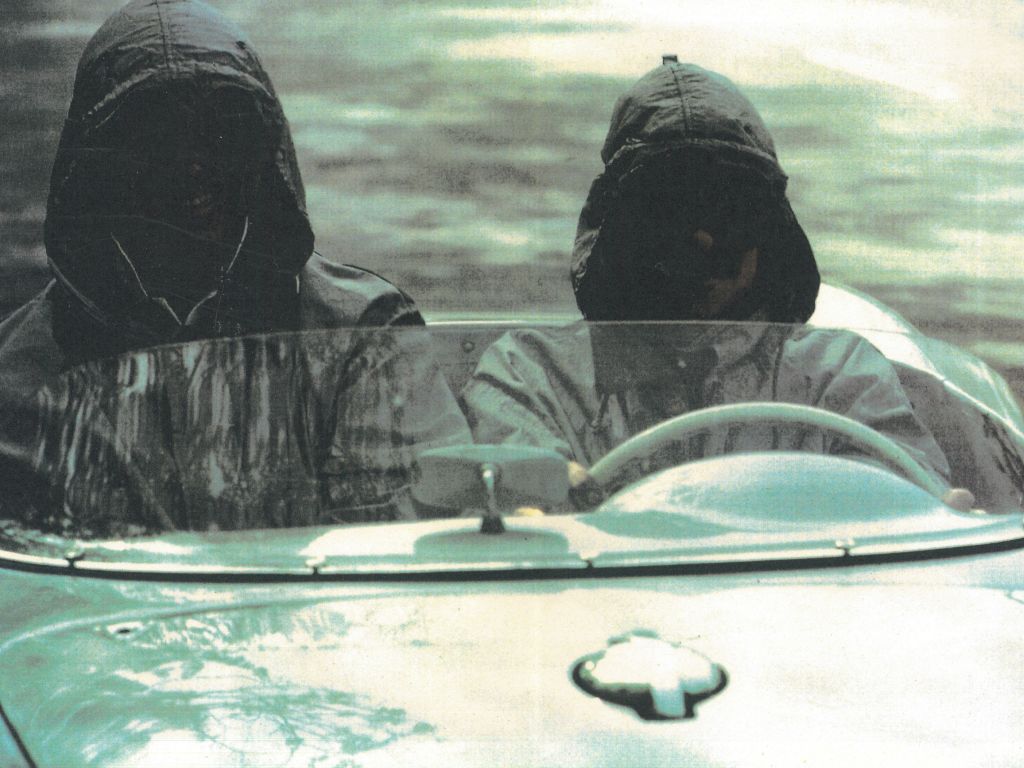 Coppia di piloti in macchina alla Mille Miglia del 1988.