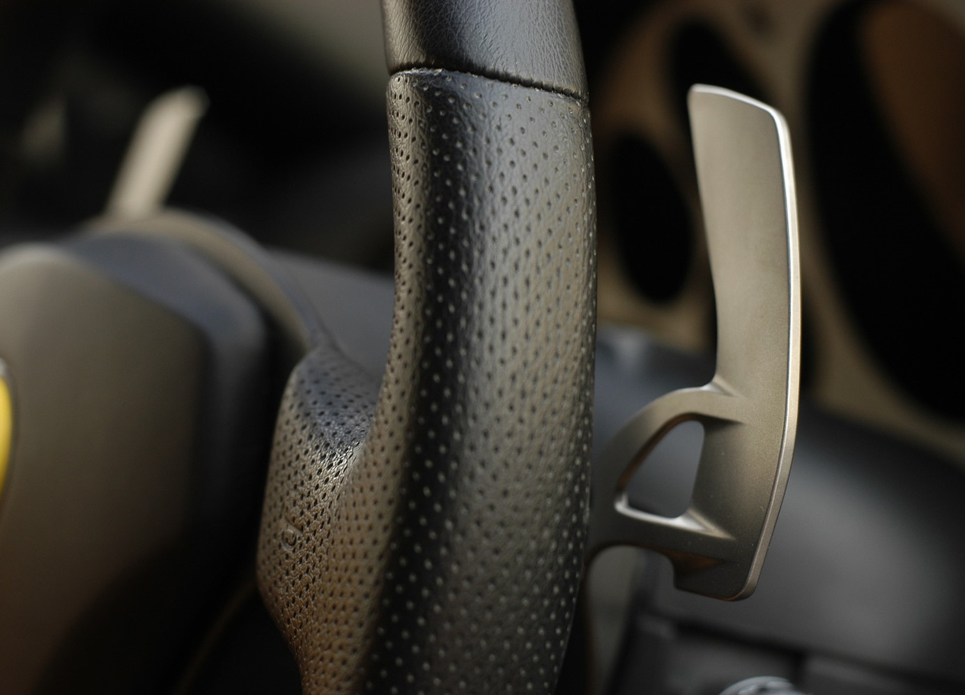 Doppie leve cambio al volante (paddle shift) in alluminio.