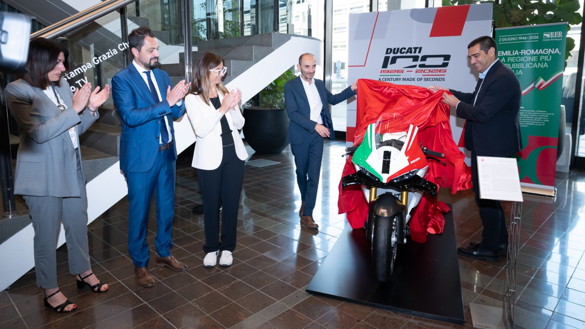 Svelamento della nuova Ducati Panigale V4 Tricolore presso la sede della Regione Emilia-Romagna a Bologna. Il presidente Michele de Pascale e l'AD Claudio Domenicali scoprono la moto in edizione limitata Motor Valley per l'80° anniversario della Repubblica Italiana.