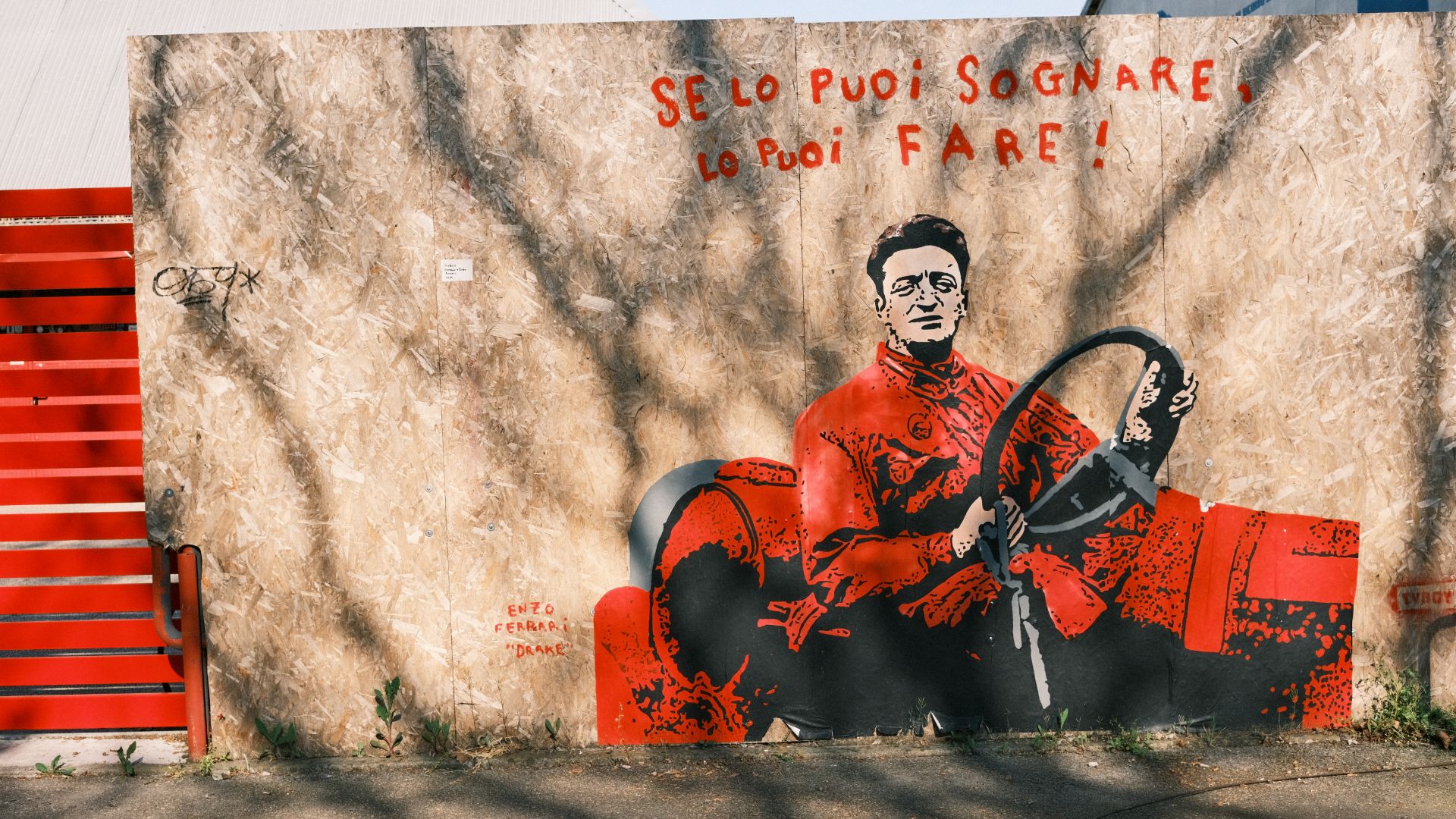 Murales di TVBoy raffigurante Enzo Ferrari a Modena.