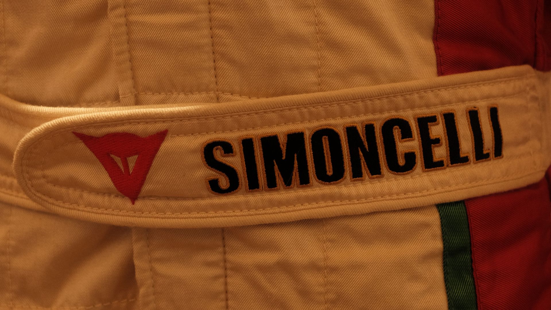 Patch nome SIMONCELLI su tuta Dainese, Museo del SIC.