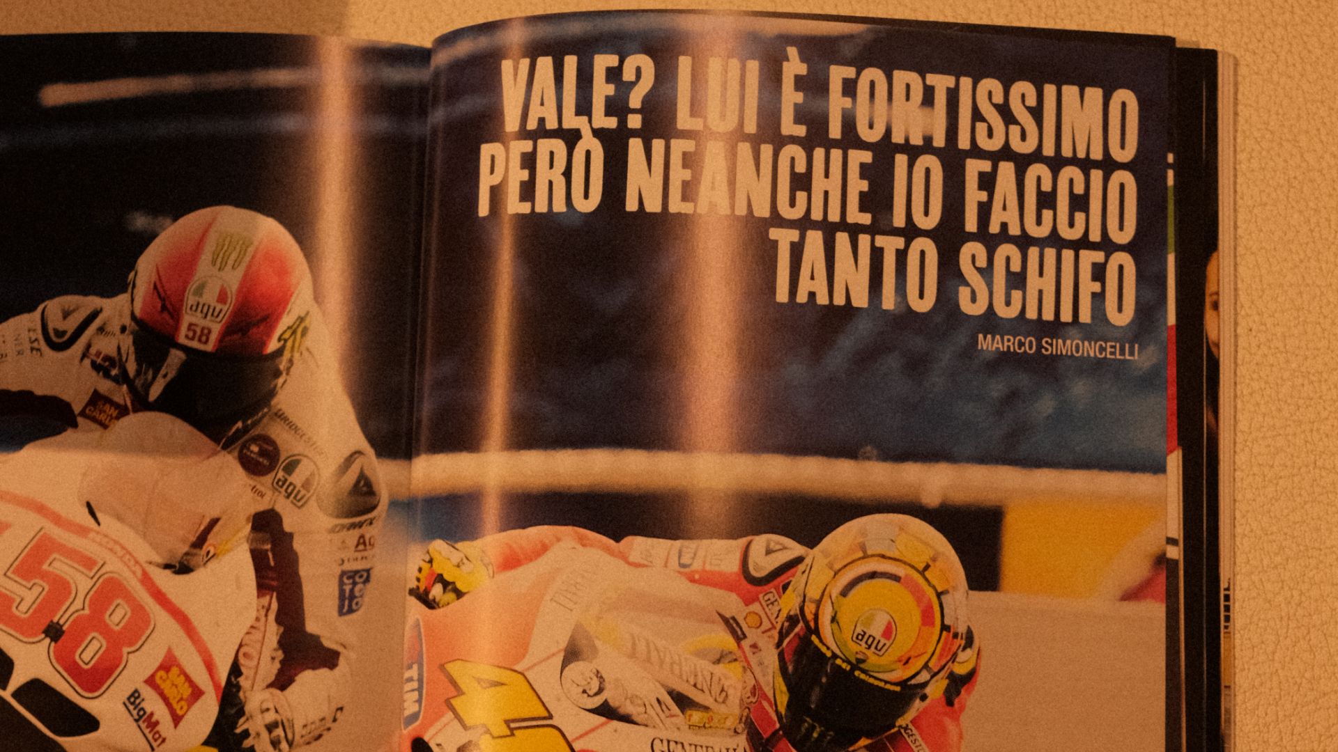 Citazione di Simoncelli su Valentino Rossi in rivista, Museo del SIC.