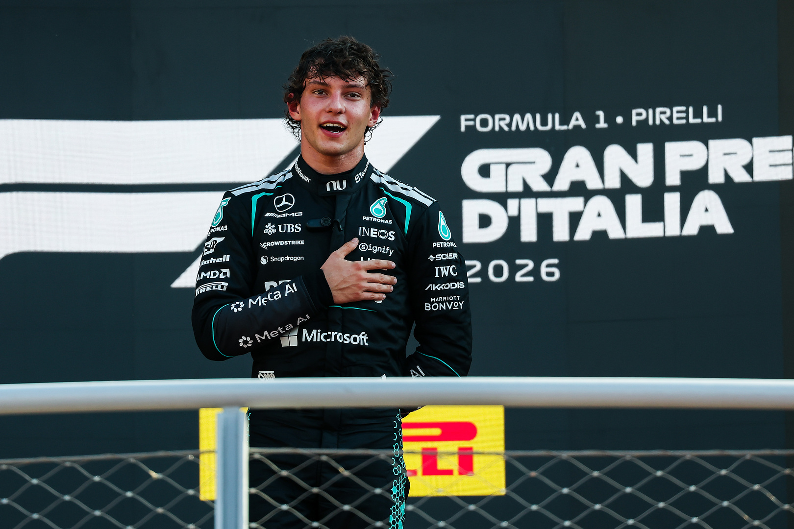 Kimi Antonelli sul podio di Monza.